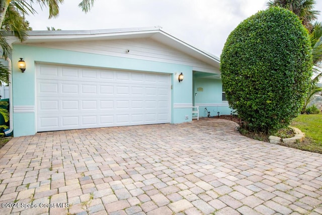 view of front of house featuring a garage