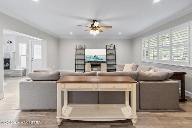 living room with crown molding and ceiling fan