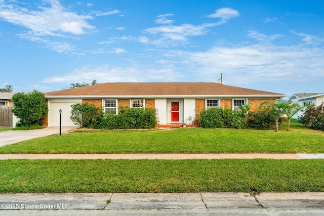 ranch-style house featuring a front yard