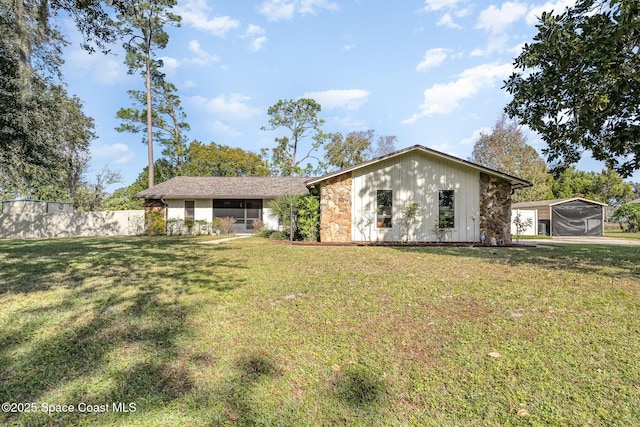 single story home featuring a front yard