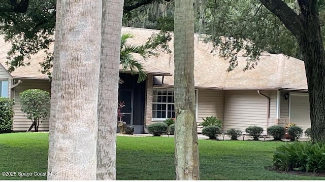 view of front of house with a front lawn