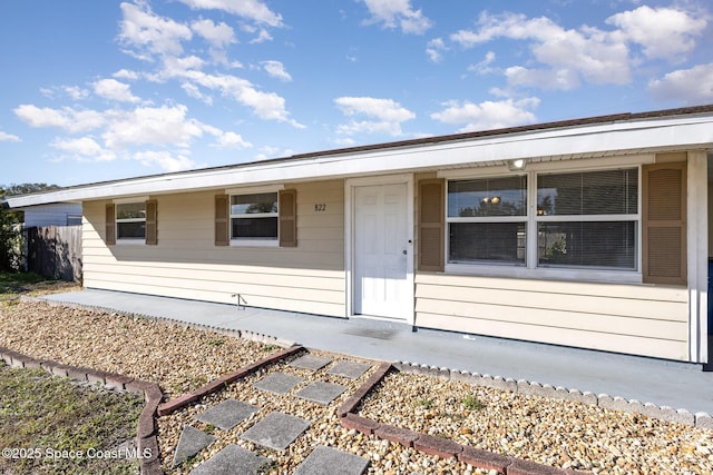 ranch-style house with covered porch