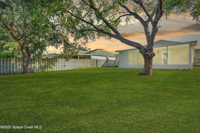 view of yard at dusk