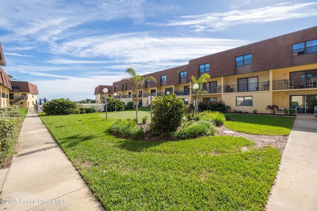 view of property's community featuring a yard