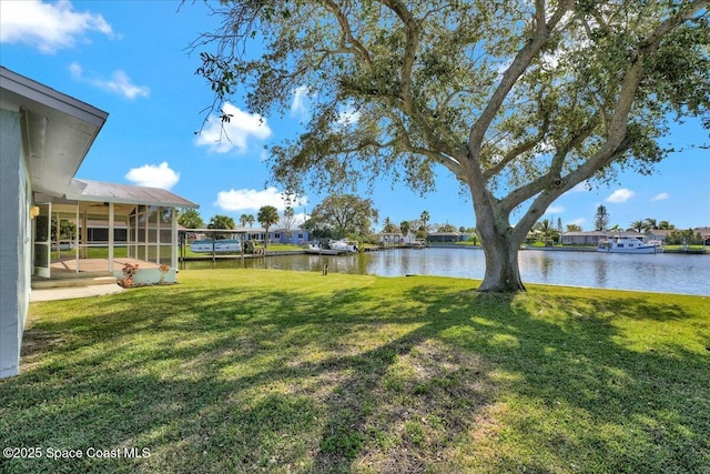 view of yard featuring a water view