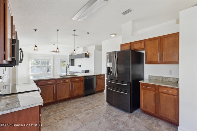 kitchen featuring kitchen peninsula, ceiling fan, sink, black appliances, and hanging light fixtures