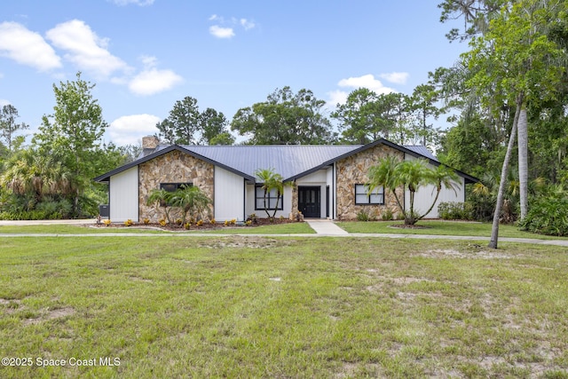 ranch-style home featuring a front lawn