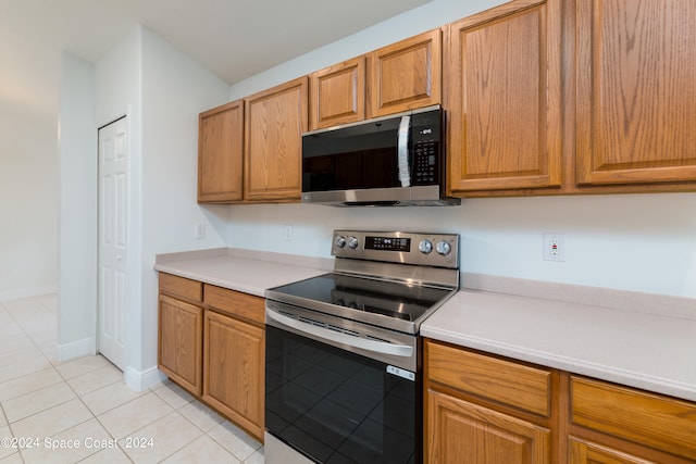 kitchen with appliances with stainless steel finishes and light tile patterned floors