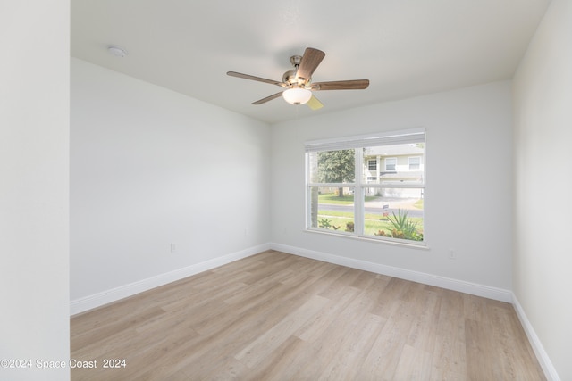 unfurnished room with light wood-type flooring and ceiling fan