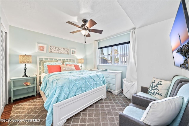 bedroom featuring a textured ceiling and ceiling fan