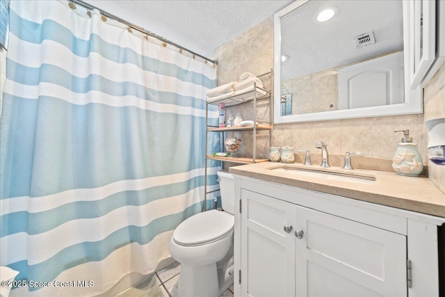 bathroom featuring tasteful backsplash, a shower with curtain, a textured ceiling, toilet, and vanity