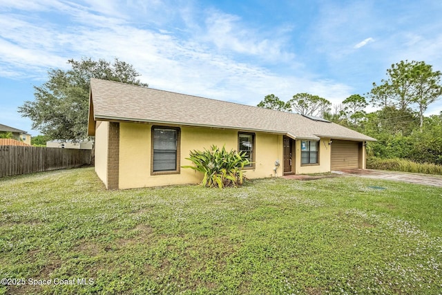 single story home with a front lawn