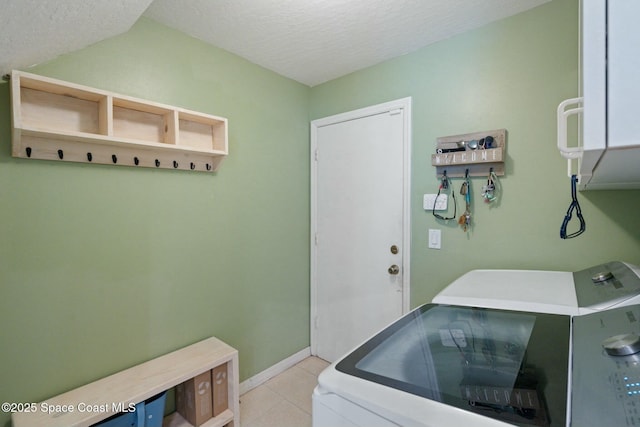 washroom featuring a textured ceiling and washing machine and dryer