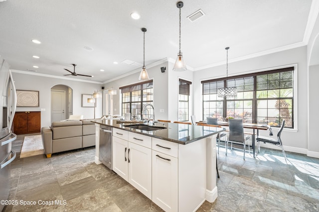 kitchen with a kitchen island with sink, sink, ceiling fan, white cabinetry, and stainless steel appliances