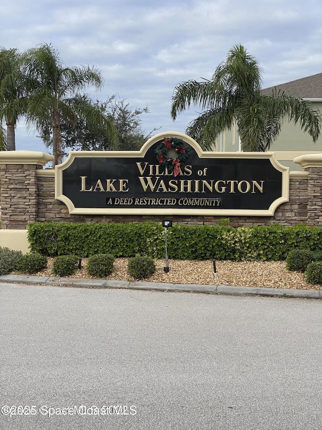 view of community / neighborhood sign