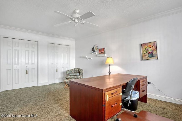 carpeted home office featuring ceiling fan, a textured ceiling, and ornamental molding