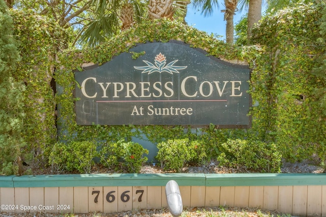 view of community / neighborhood sign