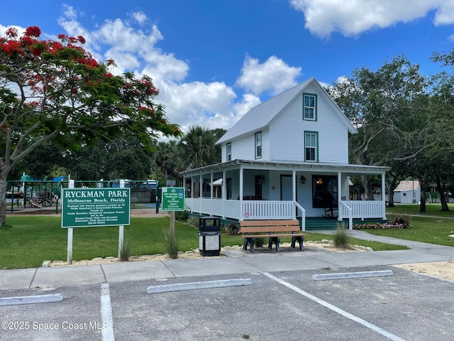 view of front of home featuring a front lawn and a porch