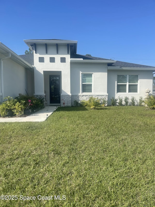 prairie-style home with a front lawn