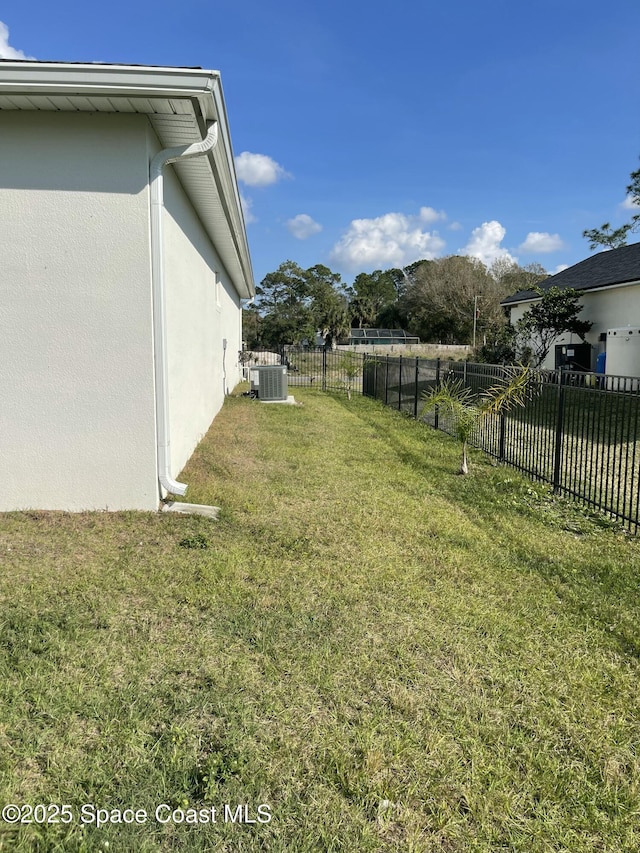 view of yard featuring central AC unit