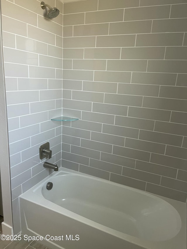 bathroom featuring tiled shower / bath