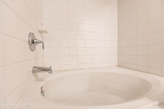 bathroom with a tub