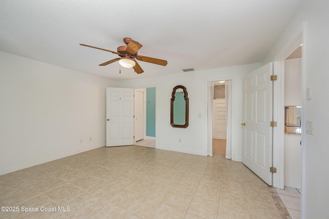 empty room featuring ceiling fan