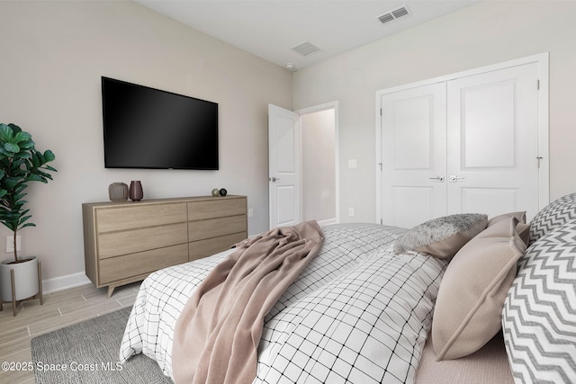 bedroom featuring a closet