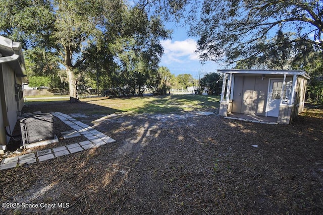 view of yard with a storage shed