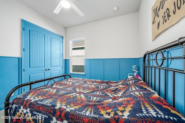 bedroom featuring ceiling fan and a closet