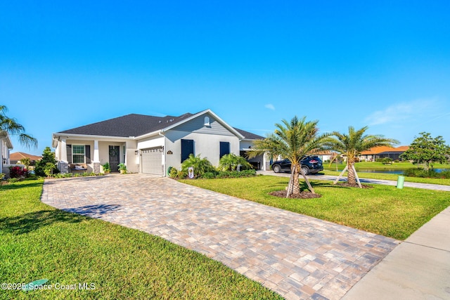 view of front of property featuring a front lawn and a garage