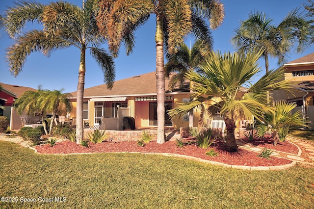 view of front of home with a front yard