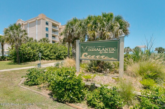 view of community / neighborhood sign