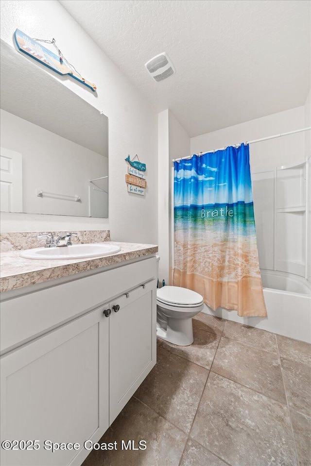 full bathroom featuring shower / bath combination with curtain, toilet, a textured ceiling, and vanity