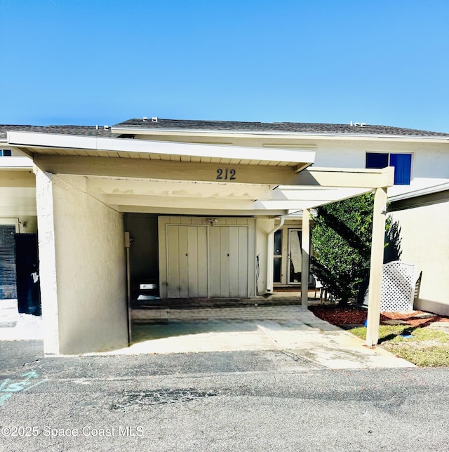 property entrance featuring a carport