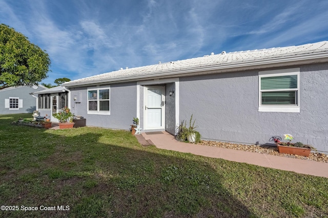 view of front of house with a front lawn