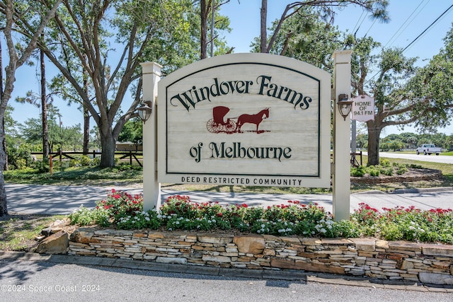 view of community / neighborhood sign