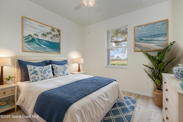 bedroom with ceiling fan