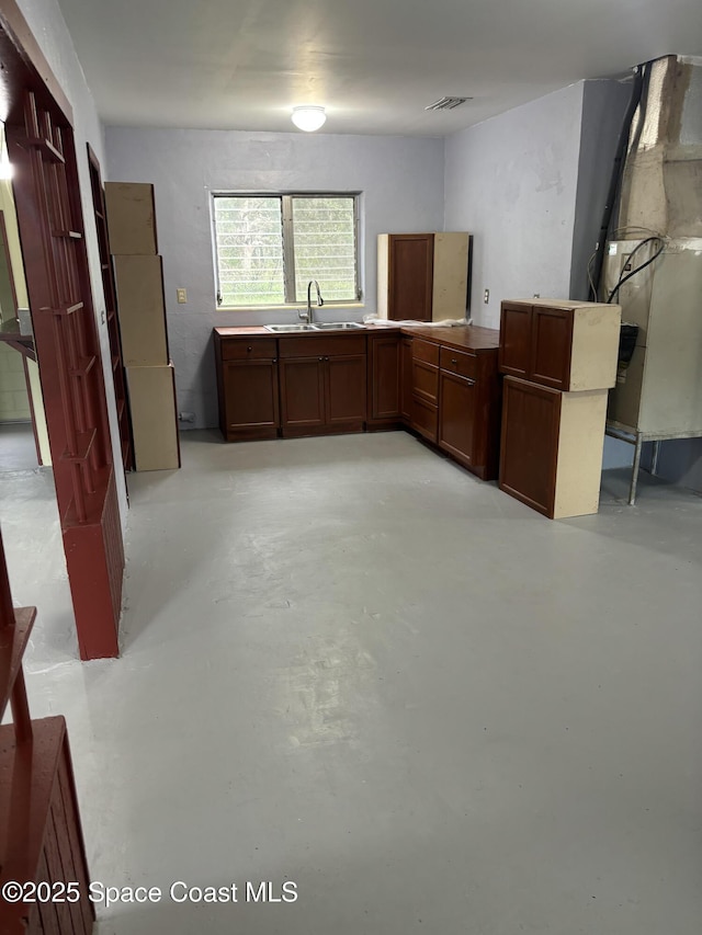 kitchen featuring sink