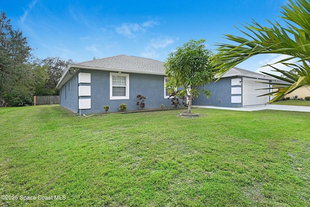 view of front facade featuring a garage and a front lawn