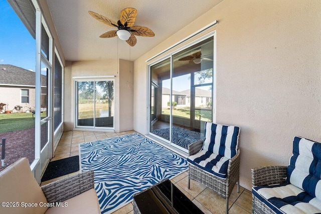 sunroom with ceiling fan