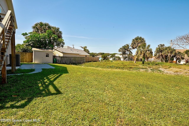 view of yard with a storage unit