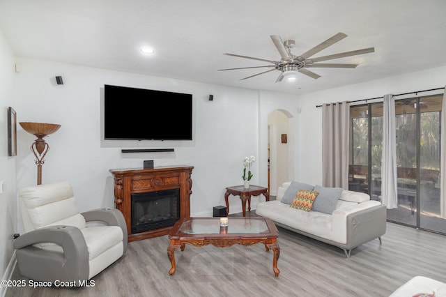 living room featuring light hardwood / wood-style floors and ceiling fan