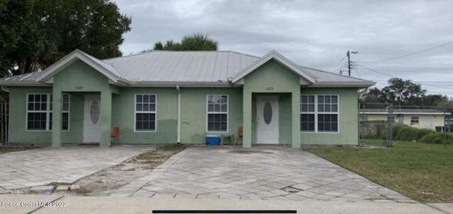 bungalow-style house with a front yard