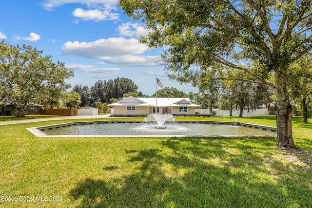 view of yard featuring a water view