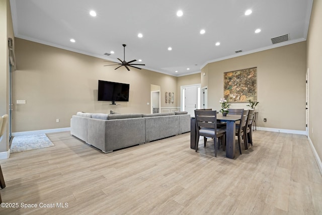 dining room featuring light hardwood / wood-style floors, ceiling fan, and ornamental molding