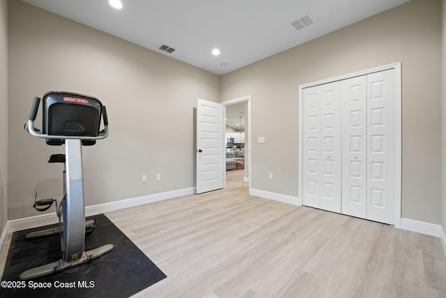 exercise area with light hardwood / wood-style floors