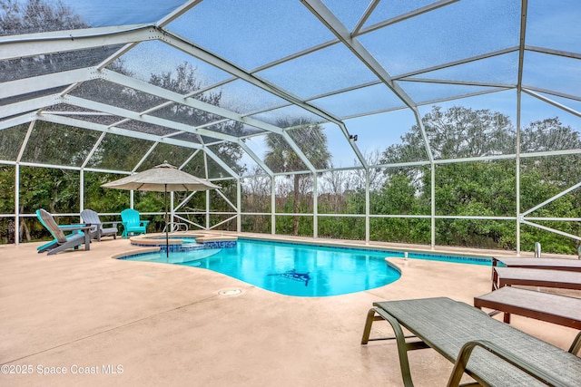 view of pool featuring an in ground hot tub, a lanai, and a patio