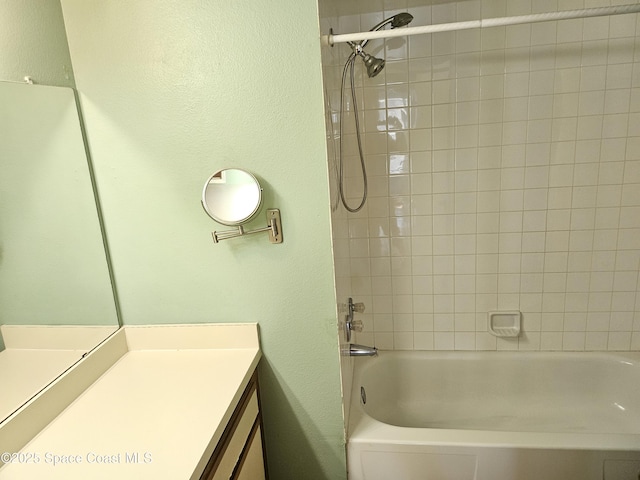 bathroom with vanity and tiled shower / bath