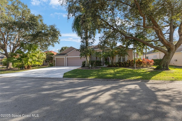 view of front of home featuring a front yard and a garage